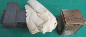 17 R. HERSCHEL MFG.CO. UNDER SERRATED SECTIONS & SHARPENING STONE