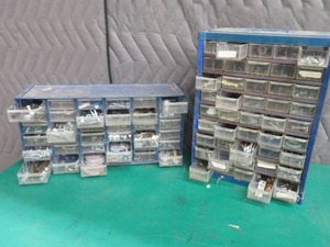 2 MEDIUM ORGANIZATION CONTAINERS WITH DRAWERS