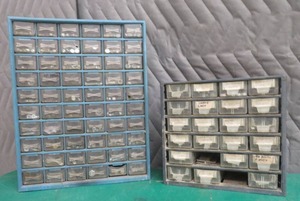 2 METAL ORGANIZATION CONTAINERS WITH DRAWERS