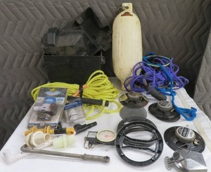 TOTE OF BOATING STUFF