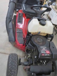 TORO RIDING LAWNMOWER WITH BAGGER ATTACHMENT