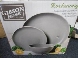 lot 16 image: Gibson Home Rockaway Stoneware Dinn...
