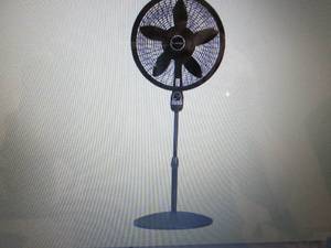 lot 25 image: Lasko Cyclone 18 Oscillating Pedes...