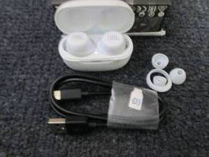 lot 30 image: LB- JBL Live Free NC TWS Noise-Can...