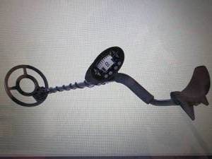 lot 41 image: Bounty Hunter Discovery 2200 Metal ...