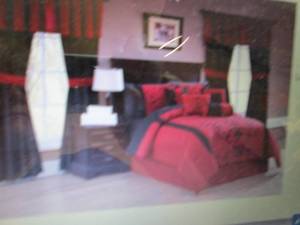 lot 102 image: Cassandra 30-Pc. Bedroom Super Set ...