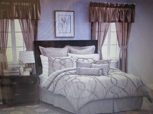 lot 105 image: Sonora 30-Pc. Bedroom Super Set - K...