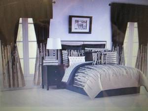 lot 108 image: Gilda 30-Pc. Bedroom Super Set - Ca...