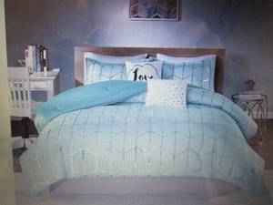 lot 109 image: Intelligent Design Khloe Metallic 5...