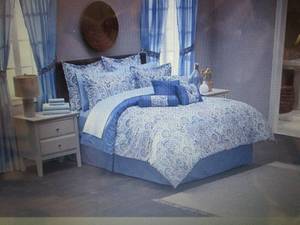 lot 112 image: Caden 30-Pc. Bedroom Super Set - Qu...