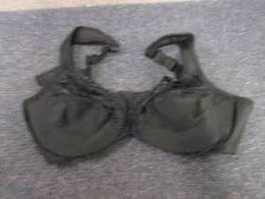 lot 159 image: Glamorise Wonderwire Wide-Strap Und...