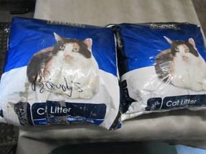 lot 180 image: Essential EveryDay Cat Litter...