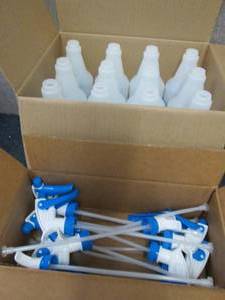 lot 190 image: Case of 32 oz Plastic Bottles with ...