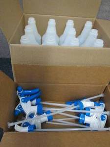 lot 191 image: Case of 32 oz Plastic Bottles with ...