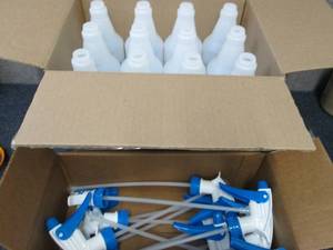 lot 358 image: 12- 32 oz Plastic Bottles with Spra...