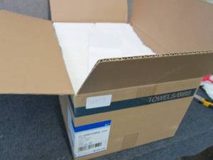 lot 364 image: Case of 500 NovaPlus Dental Bibs 3p...