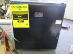 BLACKDECKER 1.7 Cu. Ft. Compact Fr...