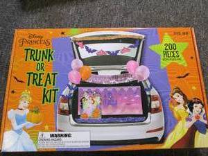 disney 200 pc trunk or treat kit ...
