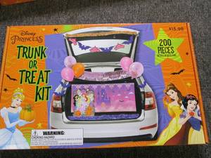 disney 200 pc trunk or treat kit...