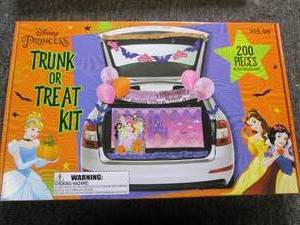 disney 200 pc trunk or treat kit...