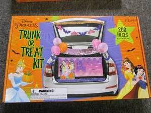 disney 200 pc trunk or treat kit...