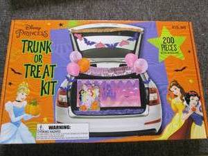 disney 200 pc trunk or treat kit...
