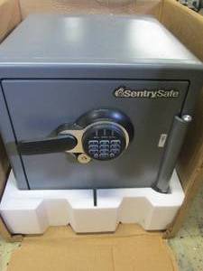sentry fire safe sfw123gdc has keys...