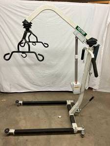 MSRP $2400 QUALITY HOYER CLASSIC POWER ELECTRIC PATIENT LIFT 400LB CAPACITY BONUS THIS ONE COMES APART IN 2 PIECES FOR EASY LOADING INTO A VEHICLE - PLUGS INTO REGULAR LIGHT SOCKET FOR CHARGING WORKS GREAT