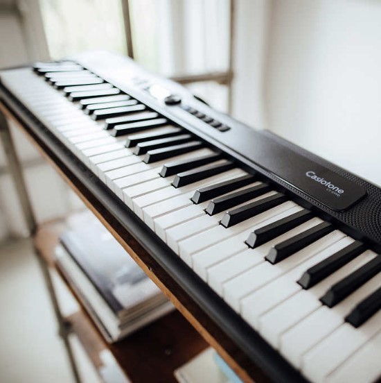 lot 510 image: Casio CT-S190 61-key Portable Keyboard  Carrying Case