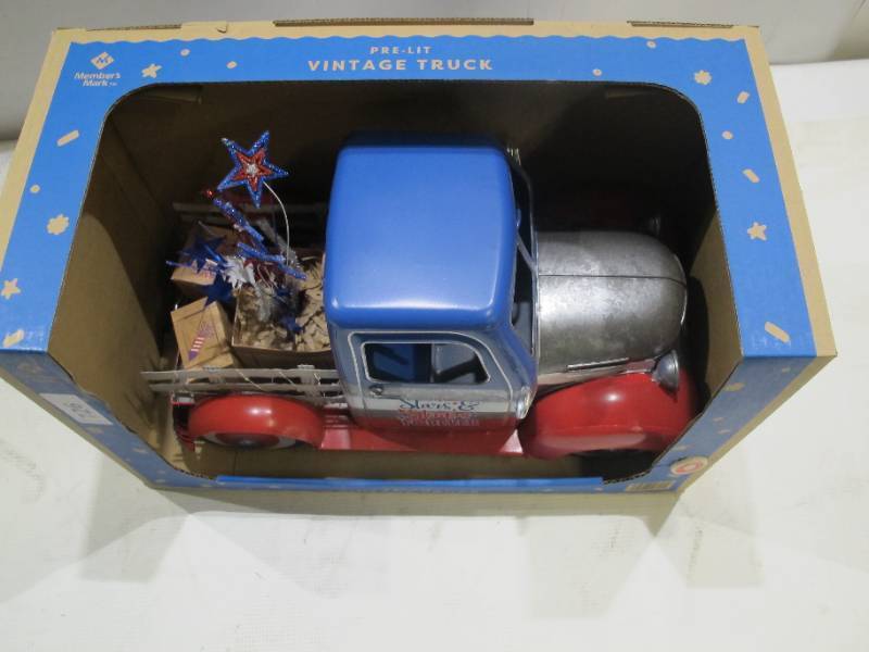 lot 533 image: NEW Members Mark Vintage Truck Stars & Stripes ForeverPatriotic4th of July