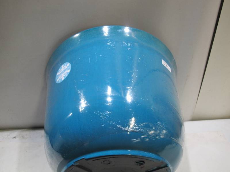 lot 541 image: NEW Members Mark 22 Inch Mason Plastic IndoorOutdoor Planter - Tropical Teal