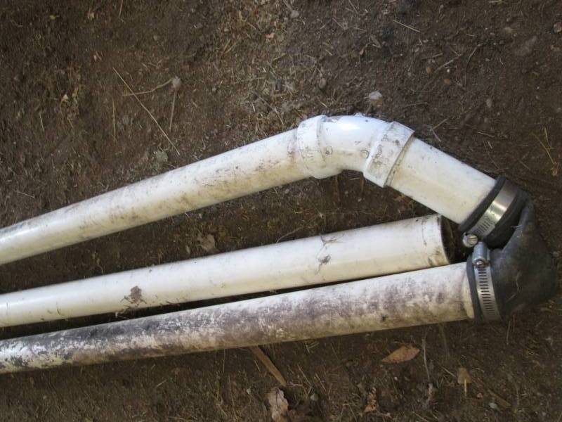 Several pcs of 1 12 pvc pipe up t...
