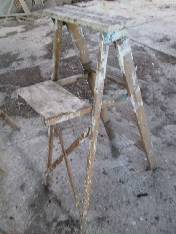 2 6ft wood painter ladders and a 4f...