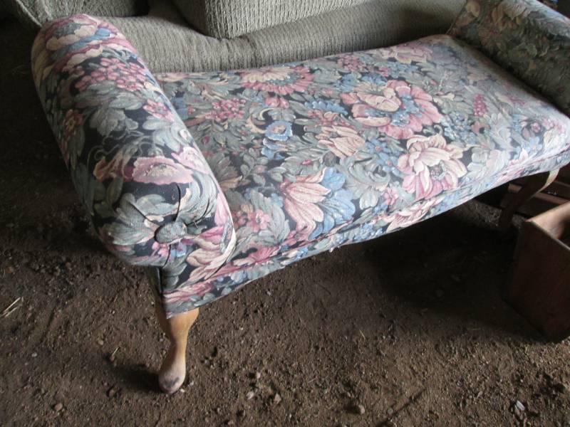 Padded floral print footrestbench ...