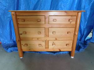 lot 4 image: 6 drawer pine log dresser