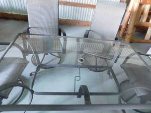 lot 7 image: Patio set