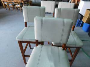 lot 9 image: 5 Upholstered stools