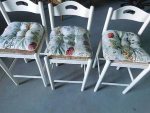 lot 10 image: 3 wood stools