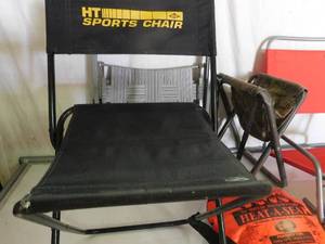 lot 33 image: 2 beach chairs, 2 hunting chairs, 1 lawn chair & 1heat seat for hunting