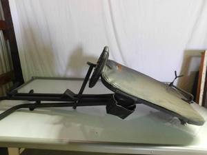 lot 41 image: Big hanging portable deer stand