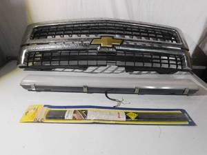 lot 82 image: Chevy grill, auto bar light, and step guards
