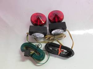 lot 89 image: 2 magnetic trailer lights