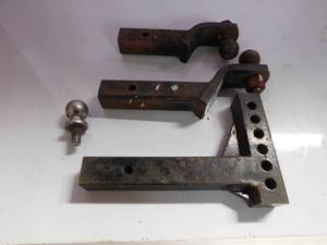 lot 104 image: 3 hitches with one ball