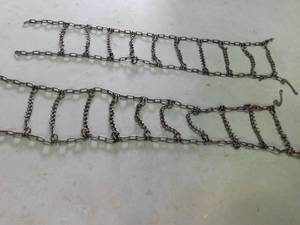 lot 110 image: Set of studded tire chains