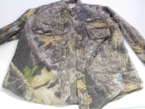 lot 127 image: Mossy oak nylon shirt