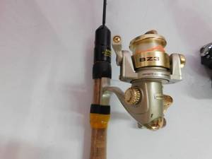 lot 142 image: 3 ice fishing rod and reel combos