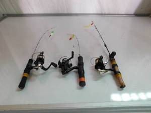 lot 153 image: 3 ice fishing rod and reel combos