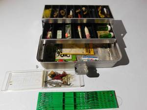 lot 184 image: UMCO 102A aluminum tackle box with vintage fishing lures