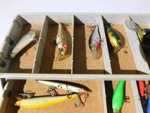lot 189 image: Vintage tackle box with fishing lures