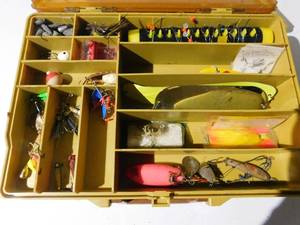 lot 190 image: Plano magnum 1122 tackle box with fishing tackle